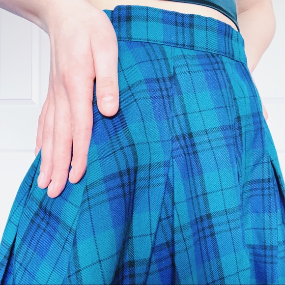 Plaid schoolgirl mini-skirt - Picture 5 of 5